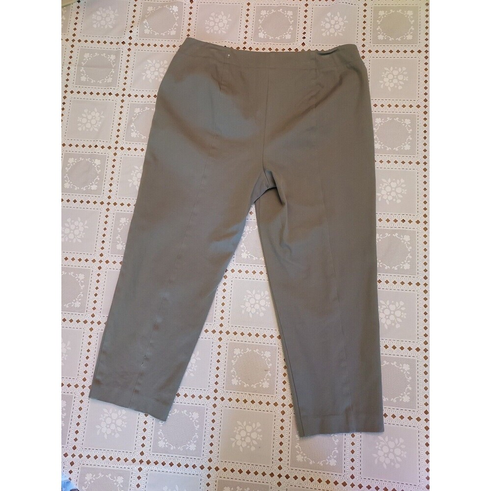 Chico's 1 Women's Cotton Chino Pants Size 8 Crop Green Cotton Stretch - Picture 2 of 3